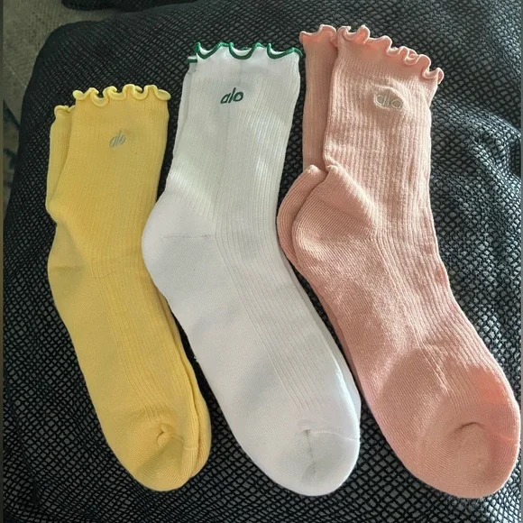NWOT Alo Set of 3 Ruffle Trim Crew Socks Size Medium